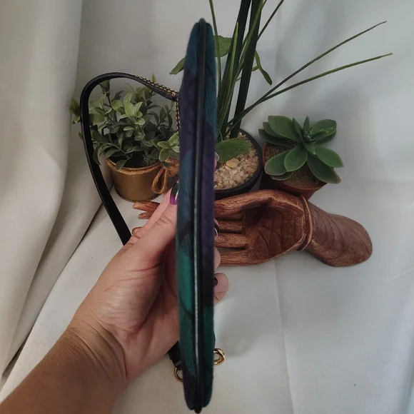 Dooney & Bourke Fabric Green And Blue Plaid Wristlet EUC - Picture 6 of 11